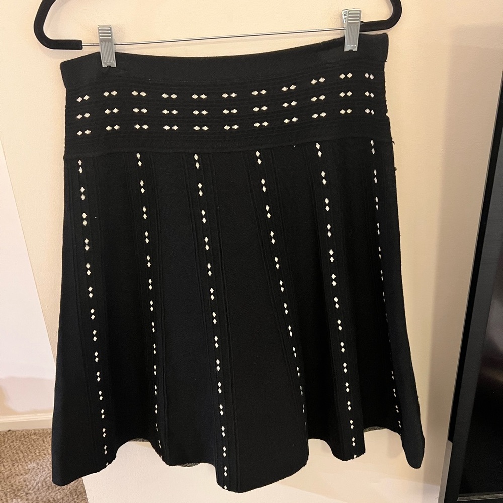 Max Studio heavy sweater material flare skirt